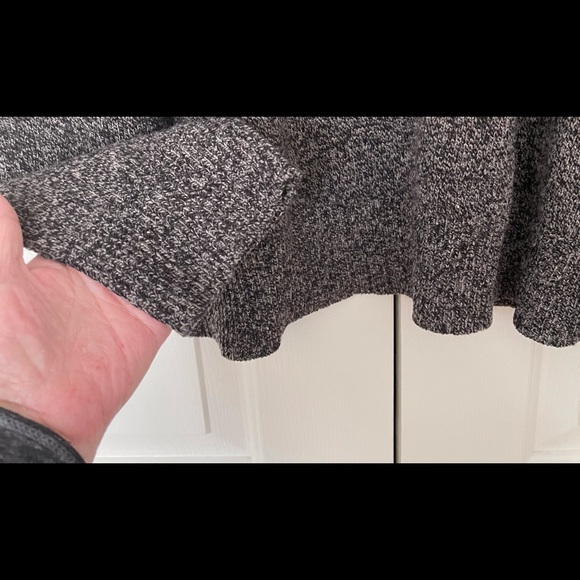 J. Crew 100% Lambswool Sweater Gray Black V-Neck Size XL Extra Large - Picture 2 of 5